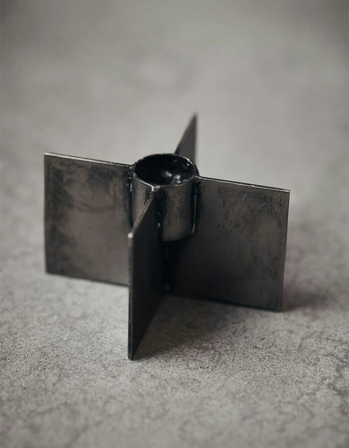 Kleiner Kerzenhalter aus Eisen