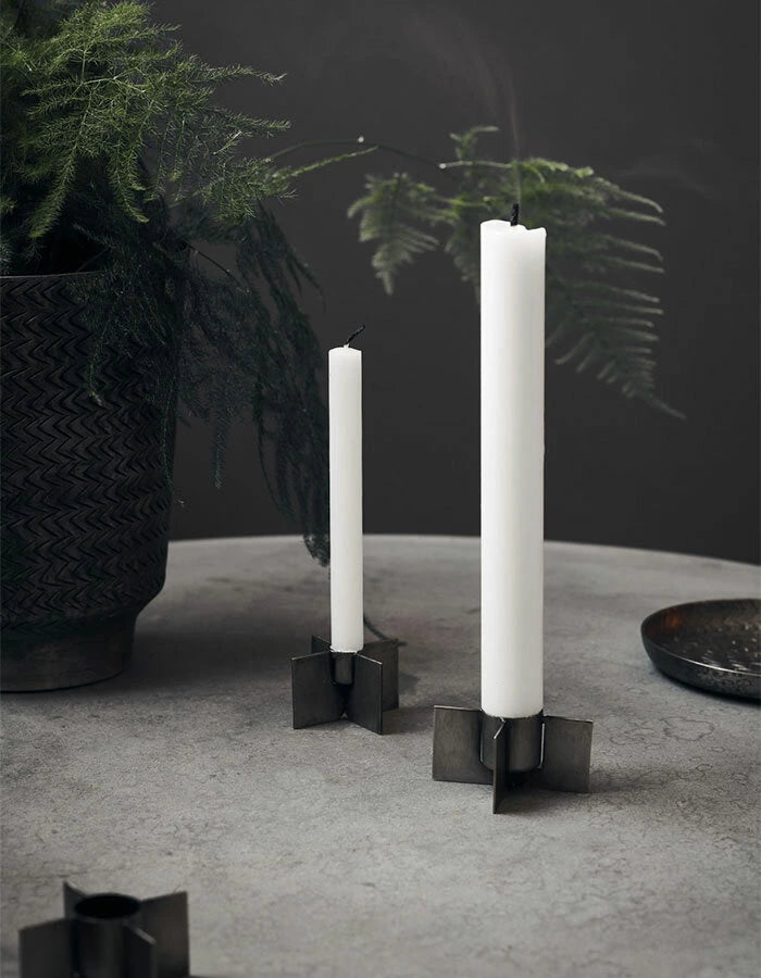 Kleiner Kerzenhalter aus Eisen