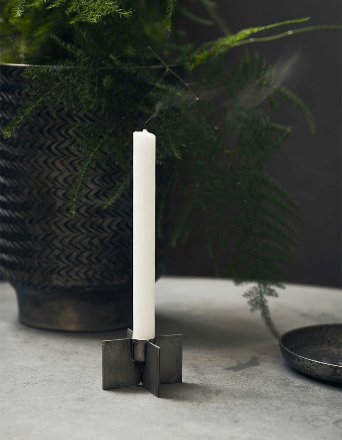 Kleiner Kerzenhalter aus Eisen